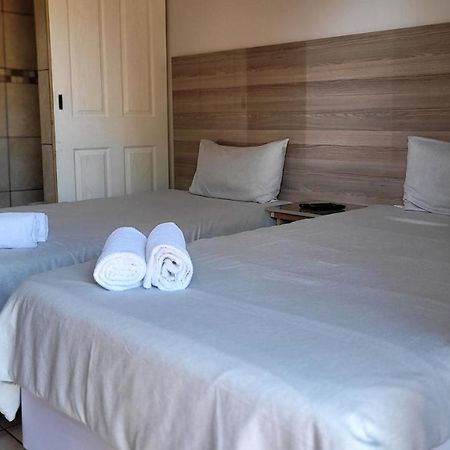 Pab-Love Guest House Kuruman Extérieur photo