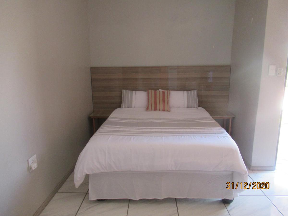Pab-Love Guest House Kuruman Extérieur photo