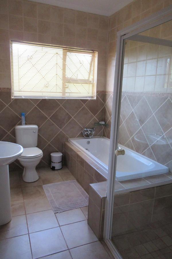 Pab-Love Guest House Kuruman Extérieur photo