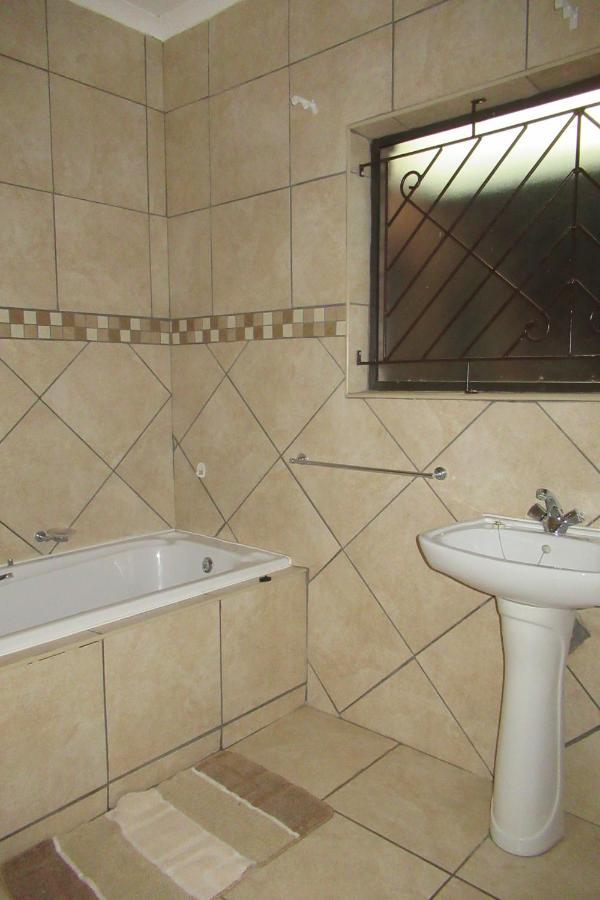 Pab-Love Guest House Kuruman Extérieur photo