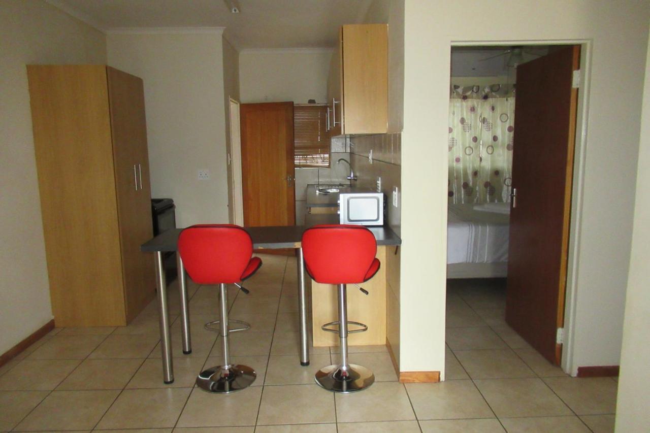 Pab-Love Guest House Kuruman Extérieur photo