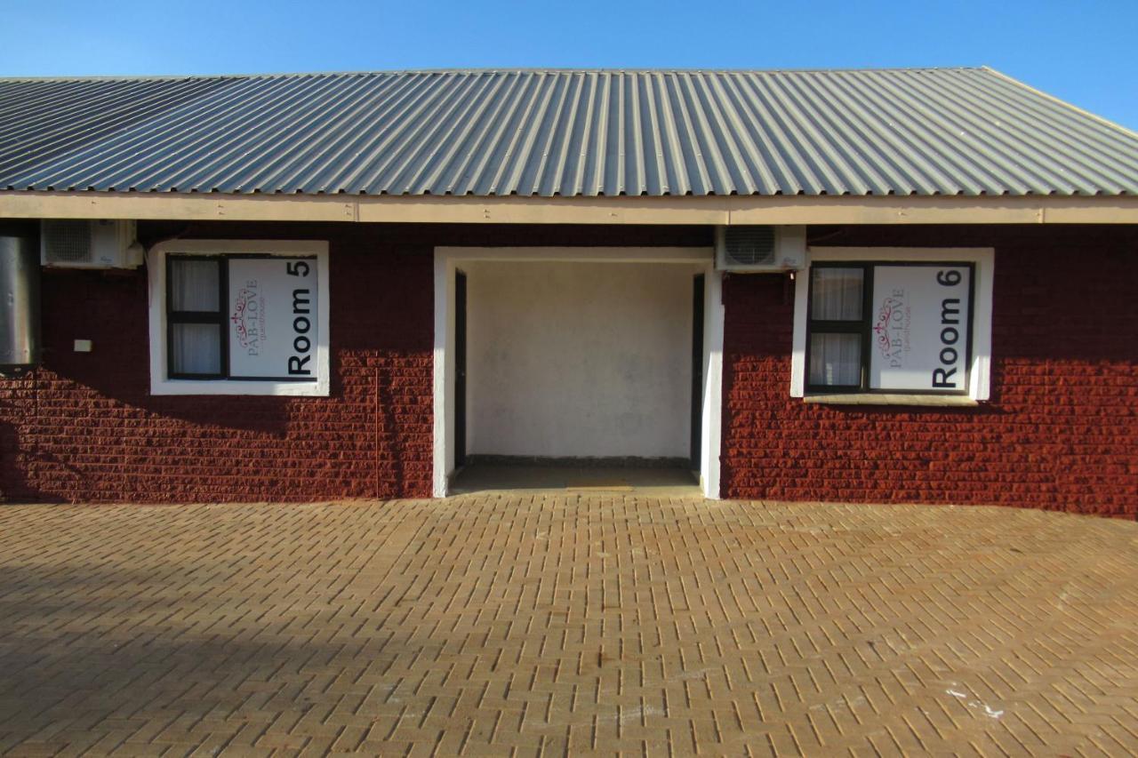 Pab-Love Guest House Kuruman Extérieur photo