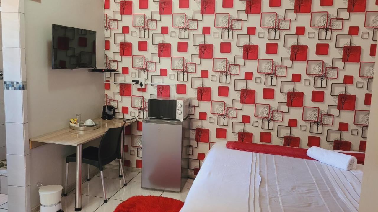 Pab-Love Guest House Kuruman Extérieur photo