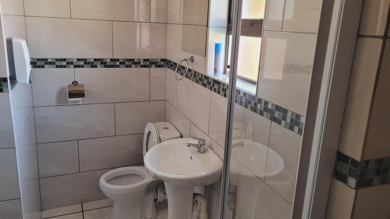 Pab-Love Guest House Kuruman Extérieur photo