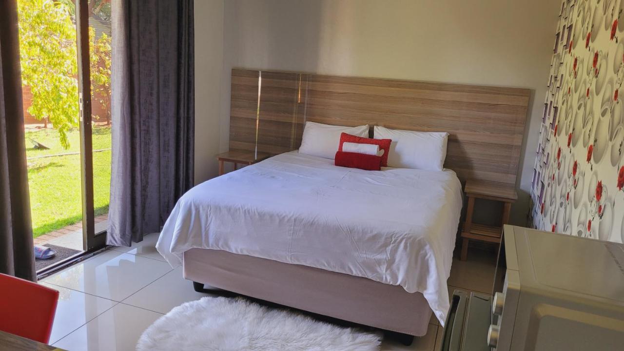 Pab-Love Guest House Kuruman Extérieur photo