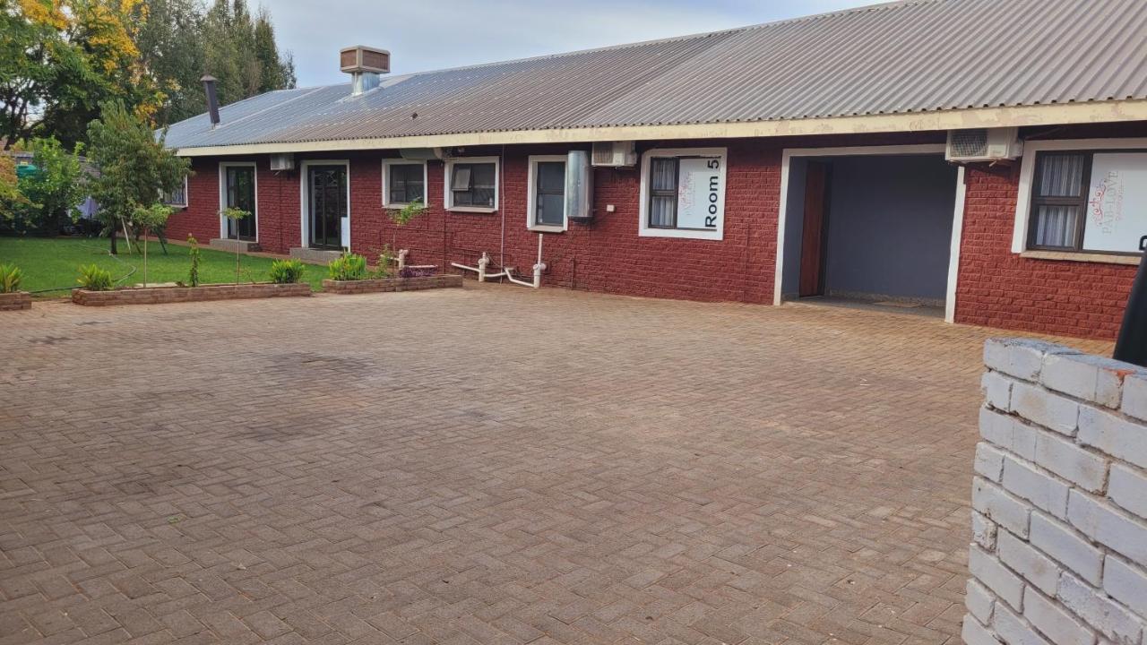 Pab-Love Guest House Kuruman Extérieur photo