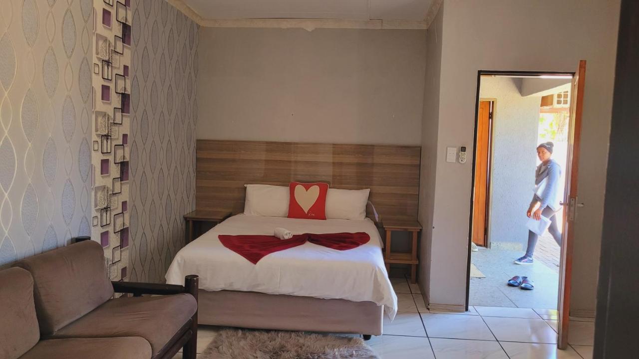 Pab-Love Guest House Kuruman Extérieur photo