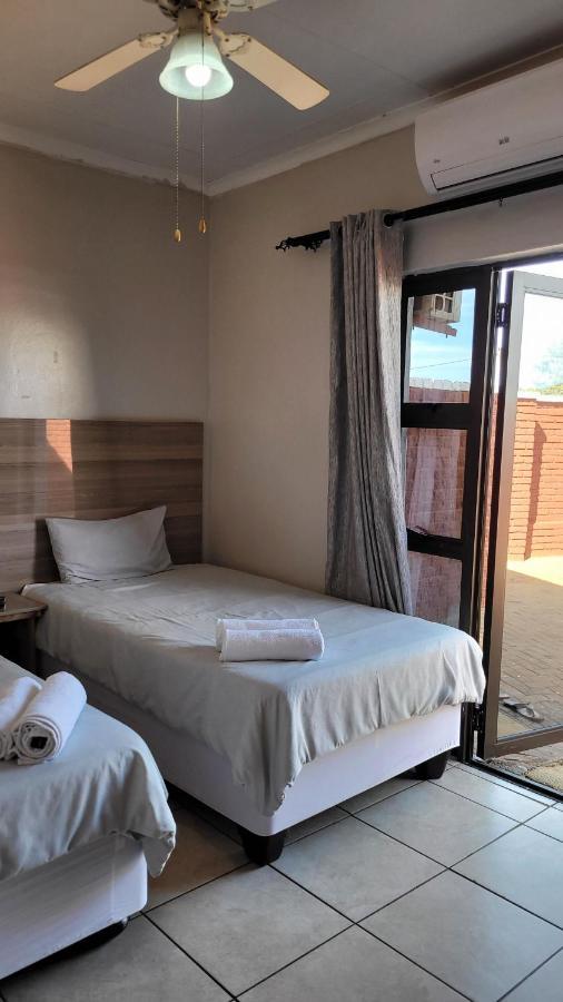 Pab-Love Guest House Kuruman Extérieur photo