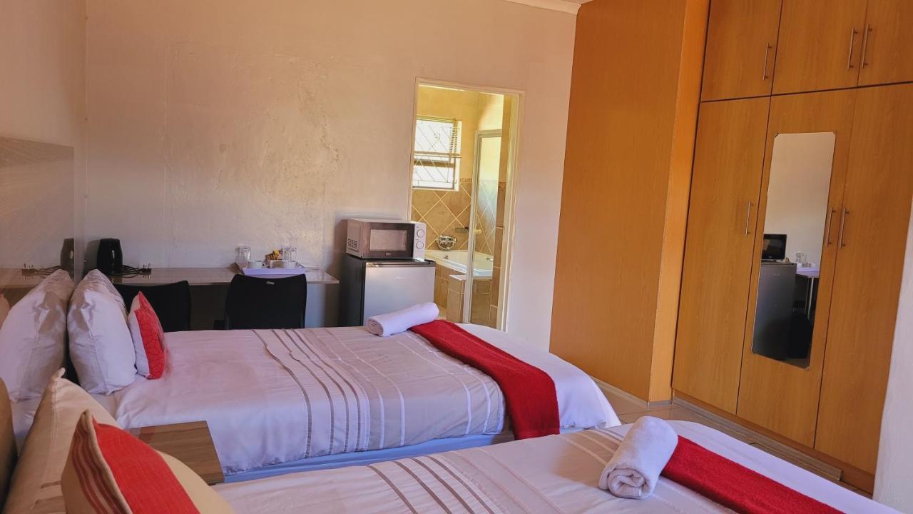 Pab-Love Guest House Kuruman Extérieur photo