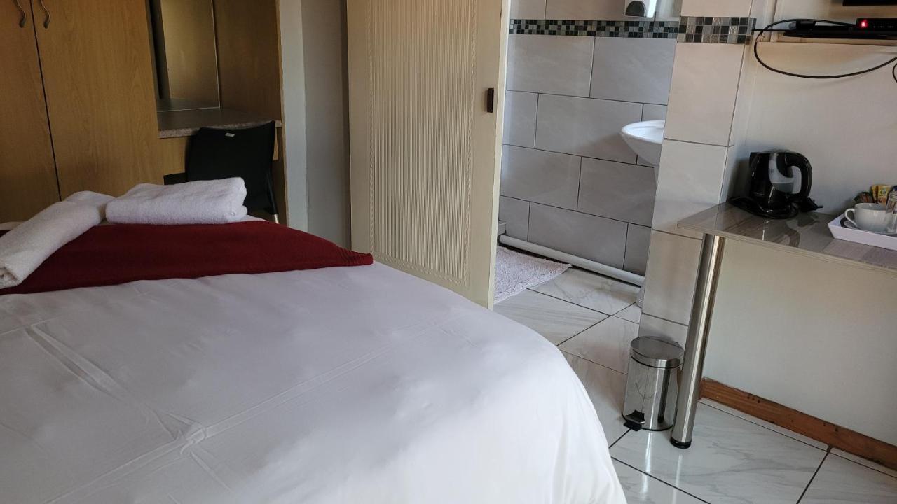 Pab-Love Guest House Kuruman Extérieur photo